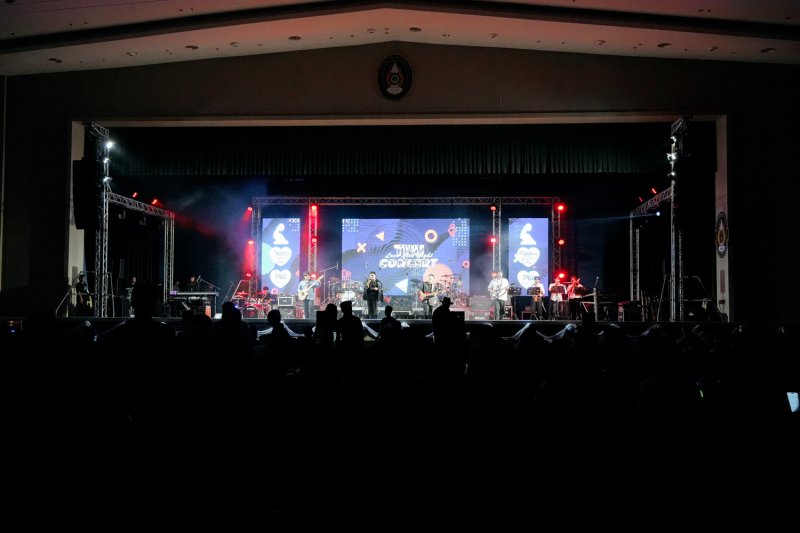 มรภ.เทพสตรี ร่วมกับ คกก.ส่งเสริมกิจการมหาวิทยาลัย จัดคอนเสิร์ต TRU Love Live Light Concert เพื่อระดมทุนการศึกษาช่วยเหลือนักเรียน นักศึกษา มรภ.เทพสตรี