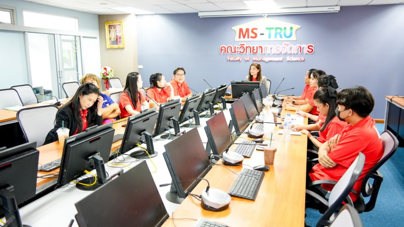 คณะวิทยาการจัดการ จัดอบรมเทคนิคการเขียนคู่มือการปฏิบัติงานเพื่อขอกำหนดตำแหน่งที่สูงขึ้นของสายสนับสนุน