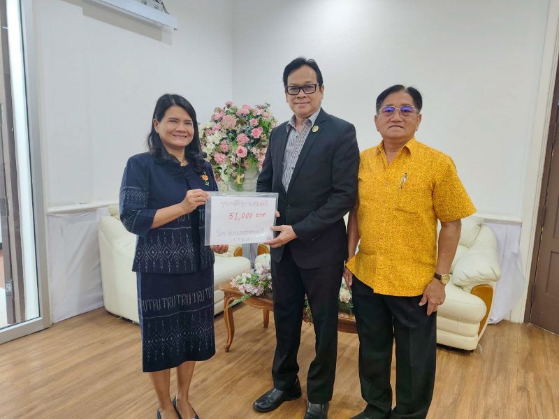 มรภ.เทพสตรี รับมอบเงินจากชมรมเพชรเทพสตรีเพื่อสนับสนุนเป็นทุนการศึกษาแก่นักเรียน นักศึกษา มรภ.เทพสตรี 