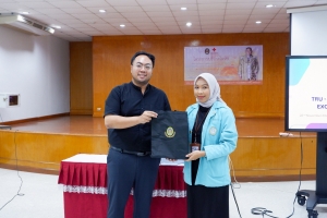 ศูนย์ภาษา จัดกิจกรรมนำเสนอผลการฝึกประสบการณ์การสอนของนักศึกษาจาก UNS ประเทศอินโดนีเซีย