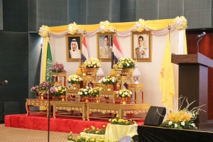 อธิการบดี มรภ.เทพสตรี นำผู้แทนอาจารย์ และนักศึกษา จัดชุดการแสดงศิลปวัฒนธรรมไทย เนื่องในวันคล้ายวันพระบรมราชสมภพพระบาทสมเด็จพระบรมชนกาธิเบศร มหาภูมิพลอดุลยเดชมหาราช บรมนาถบพิตรวันชาติ และวันพ่อแห่งชาติ ในงานเลี้ยงรับรองของสถานเอกอัครราชทูต ณ กรุงริยาด ราชอาณาจักรซาอุดีอาระเบีย