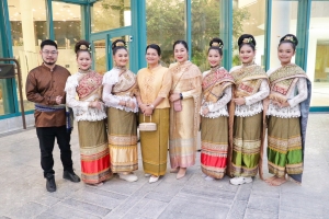อธิการบดี มรภ.เทพสตรี นำผู้แทนอาจารย์ และนักศึกษา จัดชุดการแสดงศิลปวัฒนธรรมไทย เนื่องในวันคล้ายวันพระบรมราชสมภพพระบาทสมเด็จพระบรมชนกาธิเบศร มหาภูมิพลอดุลยเดชมหาราช บรมนาถบพิตรวันชาติ และวันพ่อแห่งชาติ ในงานเลี้ยงรับรองของสถานเอกอัครราชทูต ณ กรุงริยาด ราชอาณาจักรซาอุดีอาระเบีย