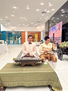 อธิการบดี มรภ.เทพสตรี นำผู้แทนอาจารย์ และนักศึกษา จัดชุดการแสดงศิลปวัฒนธรรมไทย เนื่องในวันคล้ายวันพระบรมราชสมภพพระบาทสมเด็จพระบรมชนกาธิเบศร มหาภูมิพลอดุลยเดชมหาราช บรมนาถบพิตรวันชาติ และวันพ่อแห่งชาติ ในงานเลี้ยงรับรองของสถานเอกอัครราชทูต ณ กรุงริยาด ราชอาณาจักรซาอุดีอาระเบีย