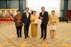 อธิการบดี มรภ.เทพสตรี นำผู้แทนอาจารย์ และนักศึกษา จัดชุดการแสดงศิลปวัฒนธรรมไทย เนื่องในวันคล้ายวันพระบรมราชสมภพพระบาทสมเด็จพระบรมชนกาธิเบศร มหาภูมิพลอดุลยเดชมหาราช บรมนาถบพิตรวันชาติ และวันพ่อแห่งชาติ ในงานเลี้ยงรับรองของสถานเอกอัครราชทูต ณ กรุงริยาด ราชอาณาจักรซาอุดีอาระเบีย