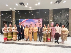 อธิการบดี มรภ.เทพสตรี นำผู้แทนอาจารย์ และนักศึกษา จัดชุดการแสดงศิลปวัฒนธรรมไทย เนื่องในวันคล้ายวันพระบรมราชสมภพพระบาทสมเด็จพระบรมชนกาธิเบศร มหาภูมิพลอดุลยเดชมหาราช บรมนาถบพิตรวันชาติ และวันพ่อแห่งชาติ ในงานเลี้ยงรับรองของสถานเอกอัครราชทูต ณ กรุงริยาด ราชอาณาจักรซาอุดีอาระเบีย