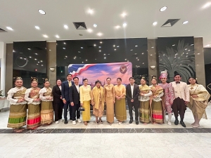 อธิการบดี มรภ.เทพสตรี นำผู้แทนอาจารย์ และนักศึกษา จัดชุดการแสดงศิลปวัฒนธรรมไทย เนื่องในวันคล้ายวันพระบรมราชสมภพพระบาทสมเด็จพระบรมชนกาธิเบศร มหาภูมิพลอดุลยเดชมหาราช บรมนาถบพิตรวันชาติ และวันพ่อแห่งชาติ ในงานเลี้ยงรับรองของสถานเอกอัครราชทูต ณ กรุงริยาด ราชอาณาจักรซาอุดีอาระเบีย