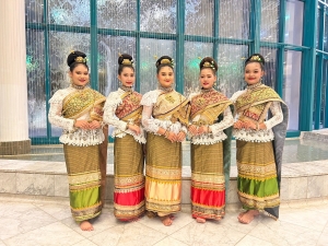 อธิการบดี มรภ.เทพสตรี นำผู้แทนอาจารย์ และนักศึกษา จัดชุดการแสดงศิลปวัฒนธรรมไทย เนื่องในวันคล้ายวันพระบรมราชสมภพพระบาทสมเด็จพระบรมชนกาธิเบศร มหาภูมิพลอดุลยเดชมหาราช บรมนาถบพิตรวันชาติ และวันพ่อแห่งชาติ ในงานเลี้ยงรับรองของสถานเอกอัครราชทูต ณ กรุงริยาด ราชอาณาจักรซาอุดีอาระเบีย
