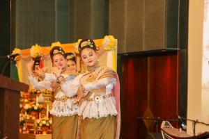 อธิการบดี มรภ.เทพสตรี นำผู้แทนอาจารย์ และนักศึกษา จัดชุดการแสดงศิลปวัฒนธรรมไทย เนื่องในวันคล้ายวันพระบรมราชสมภพพระบาทสมเด็จพระบรมชนกาธิเบศร มหาภูมิพลอดุลยเดชมหาราช บรมนาถบพิตรวันชาติ และวันพ่อแห่งชาติ ในงานเลี้ยงรับรองของสถานเอกอัครราชทูต ณ กรุงริยาด ราชอาณาจักรซาอุดีอาระเบีย