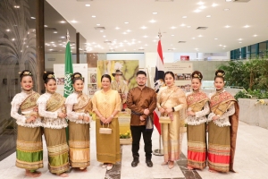 อธิการบดี มรภ.เทพสตรี นำผู้แทนอาจารย์ และนักศึกษา จัดชุดการแสดงศิลปวัฒนธรรมไทย เนื่องในวันคล้ายวันพระบรมราชสมภพพระบาทสมเด็จพระบรมชนกาธิเบศร มหาภูมิพลอดุลยเดชมหาราช บรมนาถบพิตรวันชาติ และวันพ่อแห่งชาติ ในงานเลี้ยงรับรองของสถานเอกอัครราชทูต ณ กรุงริยาด ราชอาณาจักรซาอุดีอาระเบีย