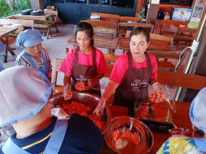 ศูนย์ส่งเสริมการจัดการศึกษาตามพระบรมราโชบาย มรภ.เทพสตรี จัดอบรมการทำหมี่กรอบให้กับประชาชน