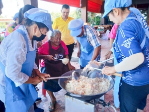 ศูนย์ส่งเสริมการจัดการศึกษาตามพระบรมราโชบาย มรภ.เทพสตรี จัดอบรมการทำหมี่กรอบให้กับประชาชน