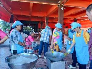 ศูนย์ส่งเสริมการจัดการศึกษาตามพระบรมราโชบาย มรภ.เทพสตรี จัดอบรมการทำหมี่กรอบให้กับประชาชน