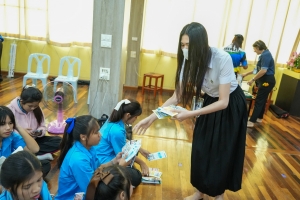 ปชส. มรภ.เทพสตรี พร้อมด้วยคณะเทคโนโลยีอุตสาหกรรม กองบริการการศึกษา และกองพัฒนานักศึกษา มรภ.เทพสตรี ลงพื้นที่แนะแนวการศึกษา รร.พระพุทธบาท 