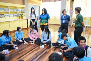 ปชส. มรภ.เทพสตรี พร้อมด้วยคณะเทคโนโลยีอุตสาหกรรม กองบริการการศึกษา และกองพัฒนานักศึกษา มรภ.เทพสตรี ลงพื้นที่แนะแนวการศึกษา รร.พระพุทธบาท 