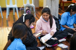 ปชส. มรภ.เทพสตรี พร้อมด้วยคณะเทคโนโลยีอุตสาหกรรม กองบริการการศึกษา และกองพัฒนานักศึกษา มรภ.เทพสตรี ลงพื้นที่แนะแนวการศึกษา รร.พระพุทธบาท 