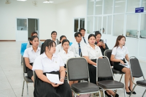 ชมรมเพชรเทพสตรีจัดสัมภาษณ์นักศึกษาเพื่อรับทุนการศึกษาของชมรมเพชรเทพสตรี