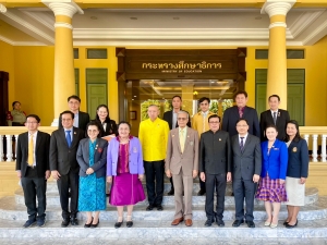 อธิการบดี มรภ.เทพสตรี ร่วมการประชุมหารือการผลิตครูเพื่อการพัฒนาท้องถิ่นของมหาวิทยาลัยราชภัฏ