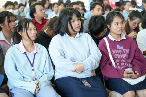 ปชส.มรภ.เทพสตรี พร้อมด้วยคณะเทคโนโลยีอุตสาหกรรม กองบริการการศึกษา และกองพัฒนานักศึกษา ลงพื้นที่ออกบูธแนะแนวการศึกษาและอาชีพโรงเรียนสระบุรีวิทยาคม พบว่า ร้อยละ 80 ของนักเรียนชายที่เข้าร่วมการแนะแนวฯ มีความสนใจในหลักสูตรวิศวกรรมศาสตรบัณฑิต และนิติศาสตรบัณฑิต ส่วนนักเรียนหญิงที่เข้าร่วมการแนะแนวฯ มีความสนใจในหลักสูตรบริหารธุรกิจบัณฑิต และรัฐประศาสนศาสตรบัณฑิต
