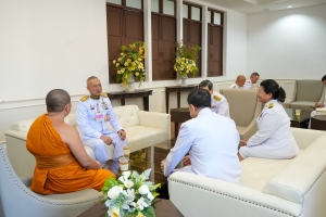 พระบาทสมเด็จพระเจ้าอยู่หัว ทรงพระกรุณาโปรดเกล้าฯ ให้ผู้แทนพระองค์เชิญหนังสือ ธรรมนาวา “วัง” และน้ำปานะพระราชทานถวายแด่พระสงฆ์และพุทธศาสนิกชนในพื้นที่ อ.เมืองลพบุรี จ.ลพบุรี 
