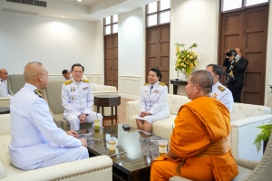 พระบาทสมเด็จพระเจ้าอยู่หัว ทรงพระกรุณาโปรดเกล้าฯ ให้ผู้แทนพระองค์เชิญหนังสือ ธรรมนาวา “วัง” และน้ำปานะพระราชทานถวายแด่พระสงฆ์และพุทธศาสนิกชนในพื้นที่ อ.เมืองลพบุรี จ.ลพบุรี 