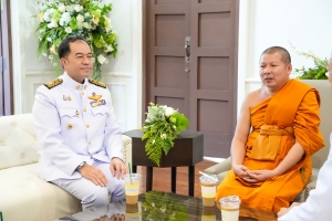 พระบาทสมเด็จพระเจ้าอยู่หัว ทรงพระกรุณาโปรดเกล้าฯ ให้ผู้แทนพระองค์เชิญหนังสือ ธรรมนาวา “วัง” และน้ำปานะพระราชทานถวายแด่พระสงฆ์และพุทธศาสนิกชนในพื้นที่ อ.เมืองลพบุรี จ.ลพบุรี 