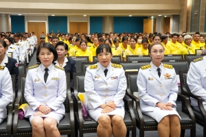 พระบาทสมเด็จพระเจ้าอยู่หัว ทรงพระกรุณาโปรดเกล้าฯ ให้ผู้แทนพระองค์เชิญหนังสือ ธรรมนาวา “วัง” และน้ำปานะพระราชทานถวายแด่พระสงฆ์และพุทธศาสนิกชนในพื้นที่ อ.เมืองลพบุรี จ.ลพบุรี 