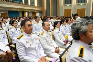 พระบาทสมเด็จพระเจ้าอยู่หัว ทรงพระกรุณาโปรดเกล้าฯ ให้ผู้แทนพระองค์เชิญหนังสือ ธรรมนาวา “วัง” และน้ำปานะพระราชทานถวายแด่พระสงฆ์และพุทธศาสนิกชนในพื้นที่ อ.เมืองลพบุรี จ.ลพบุรี 