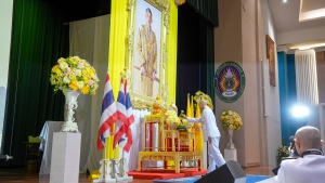 พระบาทสมเด็จพระเจ้าอยู่หัว ทรงพระกรุณาโปรดเกล้าฯ ให้ผู้แทนพระองค์เชิญหนังสือ ธรรมนาวา “วัง” และน้ำปานะพระราชทานถวายแด่พระสงฆ์และพุทธศาสนิกชนในพื้นที่ อ.เมืองลพบุรี จ.ลพบุรี 