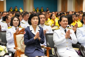 พระบาทสมเด็จพระเจ้าอยู่หัว ทรงพระกรุณาโปรดเกล้าฯ ให้ผู้แทนพระองค์เชิญหนังสือ ธรรมนาวา “วัง” และน้ำปานะพระราชทานถวายแด่พระสงฆ์และพุทธศาสนิกชนในพื้นที่ อ.เมืองลพบุรี จ.ลพบุรี 