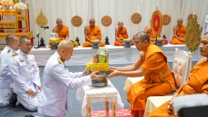 พระบาทสมเด็จพระเจ้าอยู่หัว ทรงพระกรุณาโปรดเกล้าฯ ให้ผู้แทนพระองค์เชิญหนังสือ ธรรมนาวา “วัง” และน้ำปานะพระราชทานถวายแด่พระสงฆ์และพุทธศาสนิกชนในพื้นที่ อ.เมืองลพบุรี จ.ลพบุรี 