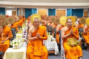 พระบาทสมเด็จพระเจ้าอยู่หัว ทรงพระกรุณาโปรดเกล้าฯ ให้ผู้แทนพระองค์เชิญหนังสือ ธรรมนาวา “วัง” และน้ำปานะพระราชทานถวายแด่พระสงฆ์และพุทธศาสนิกชนในพื้นที่ อ.เมืองลพบุรี จ.ลพบุรี 