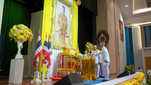 พระบาทสมเด็จพระเจ้าอยู่หัว ทรงพระกรุณาโปรดเกล้าฯ ให้ผู้แทนพระองค์เชิญหนังสือ ธรรมนาวา “วัง” และน้ำปานะพระราชทานถวายแด่พระสงฆ์และพุทธศาสนิกชนในพื้นที่ อ.เมืองลพบุรี จ.ลพบุรี 