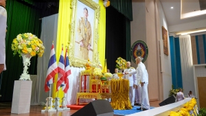 พระบาทสมเด็จพระเจ้าอยู่หัว ทรงพระกรุณาโปรดเกล้าฯ ให้ผู้แทนพระองค์เชิญหนังสือ ธรรมนาวา “วัง” และน้ำปานะพระราชทานถวายแด่พระสงฆ์และพุทธศาสนิกชนในพื้นที่ อ.เมืองลพบุรี จ.ลพบุรี 