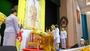 พระบาทสมเด็จพระเจ้าอยู่หัว ทรงพระกรุณาโปรดเกล้าฯ ให้ผู้แทนพระองค์เชิญหนังสือ ธรรมนาวา “วัง” และน้ำปานะพระราชทานถวายแด่พระสงฆ์และพุทธศาสนิกชนในพื้นที่ อ.เมืองลพบุรี จ.ลพบุรี 