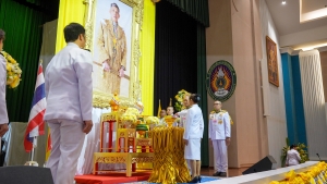 พระบาทสมเด็จพระเจ้าอยู่หัว ทรงพระกรุณาโปรดเกล้าฯ ให้ผู้แทนพระองค์เชิญหนังสือ ธรรมนาวา “วัง” และน้ำปานะพระราชทานถวายแด่พระสงฆ์และพุทธศาสนิกชนในพื้นที่ อ.เมืองลพบุรี จ.ลพบุรี 