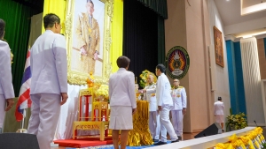 พระบาทสมเด็จพระเจ้าอยู่หัว ทรงพระกรุณาโปรดเกล้าฯ ให้ผู้แทนพระองค์เชิญหนังสือ ธรรมนาวา “วัง” และน้ำปานะพระราชทานถวายแด่พระสงฆ์และพุทธศาสนิกชนในพื้นที่ อ.เมืองลพบุรี จ.ลพบุรี 