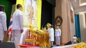 พระบาทสมเด็จพระเจ้าอยู่หัว ทรงพระกรุณาโปรดเกล้าฯ ให้ผู้แทนพระองค์เชิญหนังสือ ธรรมนาวา “วัง” และน้ำปานะพระราชทานถวายแด่พระสงฆ์และพุทธศาสนิกชนในพื้นที่ อ.เมืองลพบุรี จ.ลพบุรี 