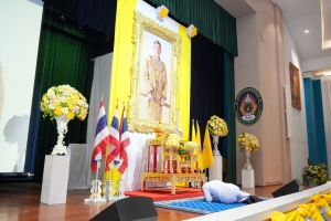พระบาทสมเด็จพระเจ้าอยู่หัว ทรงพระกรุณาโปรดเกล้าฯ ให้ผู้แทนพระองค์เชิญหนังสือ ธรรมนาวา “วัง” และน้ำปานะพระราชทานถวายแด่พระสงฆ์และพุทธศาสนิกชนในพื้นที่ อ.เมืองลพบุรี จ.ลพบุรี 