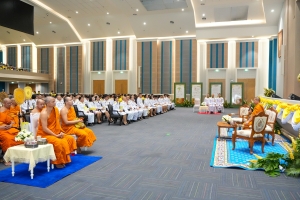 พระบาทสมเด็จพระเจ้าอยู่หัว ทรงพระกรุณาโปรดเกล้าฯ ให้ผู้แทนพระองค์เชิญหนังสือ ธรรมนาวา “วัง” และน้ำปานะพระราชทานถวายแด่พระสงฆ์และพุทธศาสนิกชนในพื้นที่ อ.เมืองลพบุรี จ.ลพบุรี 