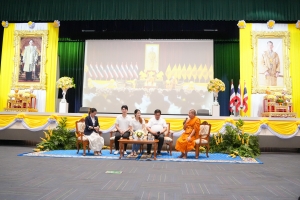 พระบาทสมเด็จพระเจ้าอยู่หัว ทรงพระกรุณาโปรดเกล้าฯ ให้ผู้แทนพระองค์เชิญหนังสือ ธรรมนาวา “วัง” และน้ำปานะพระราชทานถวายแด่พระสงฆ์และพุทธศาสนิกชนในพื้นที่ อ.เมืองลพบุรี จ.ลพบุรี 