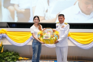 พระบาทสมเด็จพระเจ้าอยู่หัว ทรงพระกรุณาโปรดเกล้าฯ ให้ผู้แทนพระองค์เชิญหนังสือ ธรรมนาวา “วัง” และน้ำปานะพระราชทานถวายแด่พระสงฆ์และพุทธศาสนิกชนในพื้นที่ อ.เมืองลพบุรี จ.ลพบุรี 