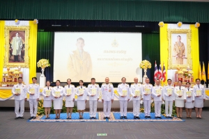 พระบาทสมเด็จพระเจ้าอยู่หัว ทรงพระกรุณาโปรดเกล้าฯ ให้ผู้แทนพระองค์เชิญหนังสือ ธรรมนาวา “วัง” และน้ำปานะพระราชทานถวายแด่พระสงฆ์และพุทธศาสนิกชนในพื้นที่ อ.เมืองลพบุรี จ.ลพบุรี 