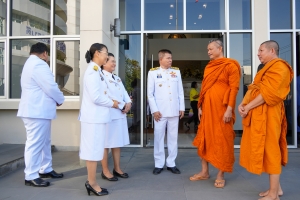พระบาทสมเด็จพระเจ้าอยู่หัว ทรงพระกรุณาโปรดเกล้าฯ ให้ผู้แทนพระองค์เชิญหนังสือ ธรรมนาวา “วัง” และน้ำปานะพระราชทานถวายแด่พระสงฆ์และพุทธศาสนิกชนในพื้นที่ อ.เมืองลพบุรี จ.ลพบุรี 