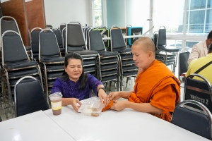 พระบาทสมเด็จพระเจ้าอยู่หัว ทรงพระกรุณาโปรดเกล้าฯ ให้ผู้แทนพระองค์เชิญหนังสือ ธรรมนาวา “วัง” และน้ำปานะพระราชทานถวายแด่พระสงฆ์และพุทธศาสนิกชนในพื้นที่ อ.เมืองลพบุรี จ.ลพบุรี 