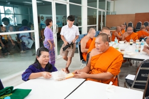 พระบาทสมเด็จพระเจ้าอยู่หัว ทรงพระกรุณาโปรดเกล้าฯ ให้ผู้แทนพระองค์เชิญหนังสือ ธรรมนาวา “วัง” และน้ำปานะพระราชทานถวายแด่พระสงฆ์และพุทธศาสนิกชนในพื้นที่ อ.เมืองลพบุรี จ.ลพบุรี 