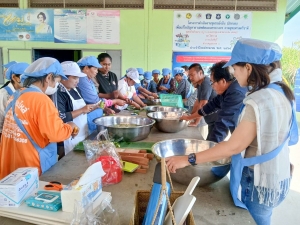 ศูนย์ส่งเสริมการจัดการศึกษาตามพระบรมราโชบาย มรภ.เทพสตรี จัดอบรมการทำกล้วยม้วนให้กับประชาชน