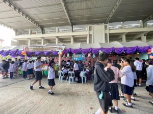 คณะเทคโนโลยีอุตสาหกรรม และกองบริการการศึกษา ลงพื้นที่ออกบูธแนะแนวการศึกษาและอาชีพโรงเรียนสามชุกรัตนโภคาราม พบว่า ร้อยละ 80 ของนักเรียนชายและหญิงที่เข้าร่วมการแนะแนวฯ มีความสนใจในหลักสูตรบริหารธุรกิจบัณฑิต