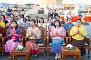 มรภ.เทพสตรี ร่วมพิธีทำบุญตักบาตรวันส่งท้ายปีเก่า ต้อนรับปีใหม่ 