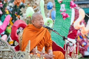 มรภ.เทพสตรี ร่วมพิธีทำบุญตักบาตรวันส่งท้ายปีเก่า ต้อนรับปีใหม่ 