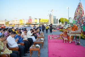 มรภ.เทพสตรี ร่วมพิธีทำบุญตักบาตรวันส่งท้ายปีเก่า ต้อนรับปีใหม่ 